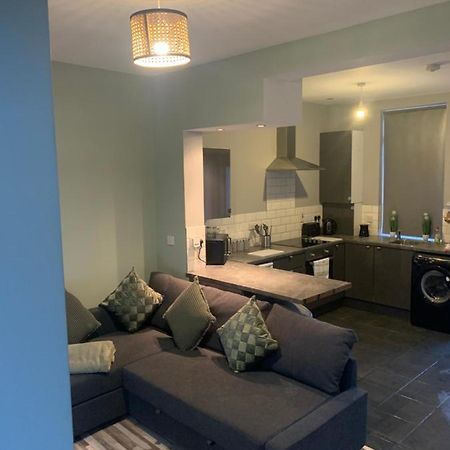 2 Bedroom Cheerful House Close To City Center 贝尔法斯特 外观 照片