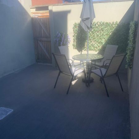 2 Bedroom Cheerful House Close To City Center 贝尔法斯特 外观 照片