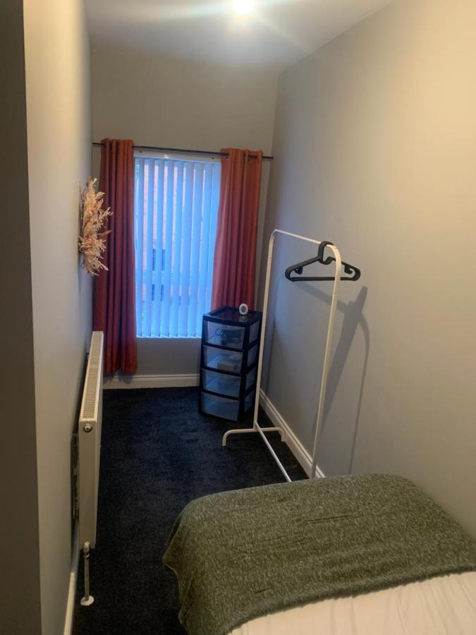 2 Bedroom Cheerful House Close To City Center 贝尔法斯特 外观 照片