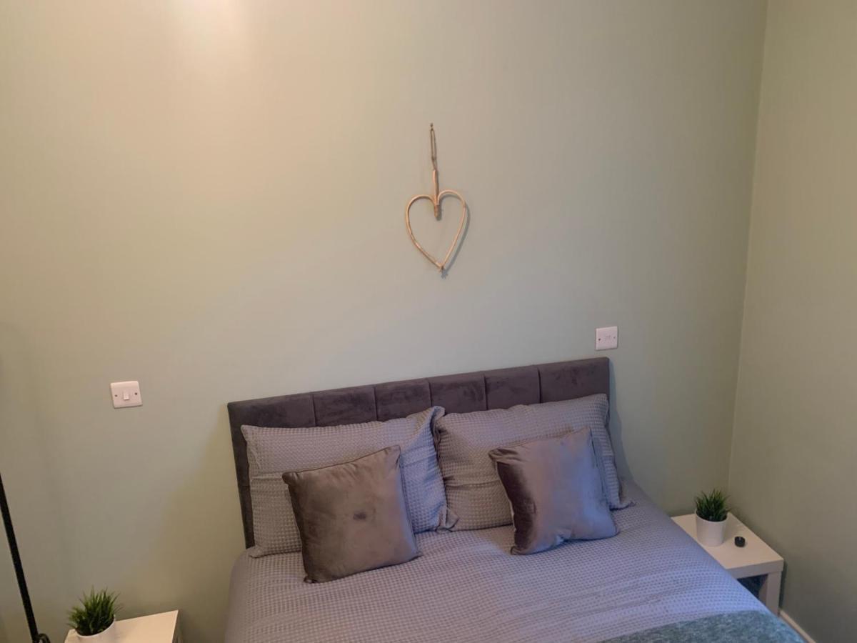 2 Bedroom Cheerful House Close To City Center 贝尔法斯特 外观 照片