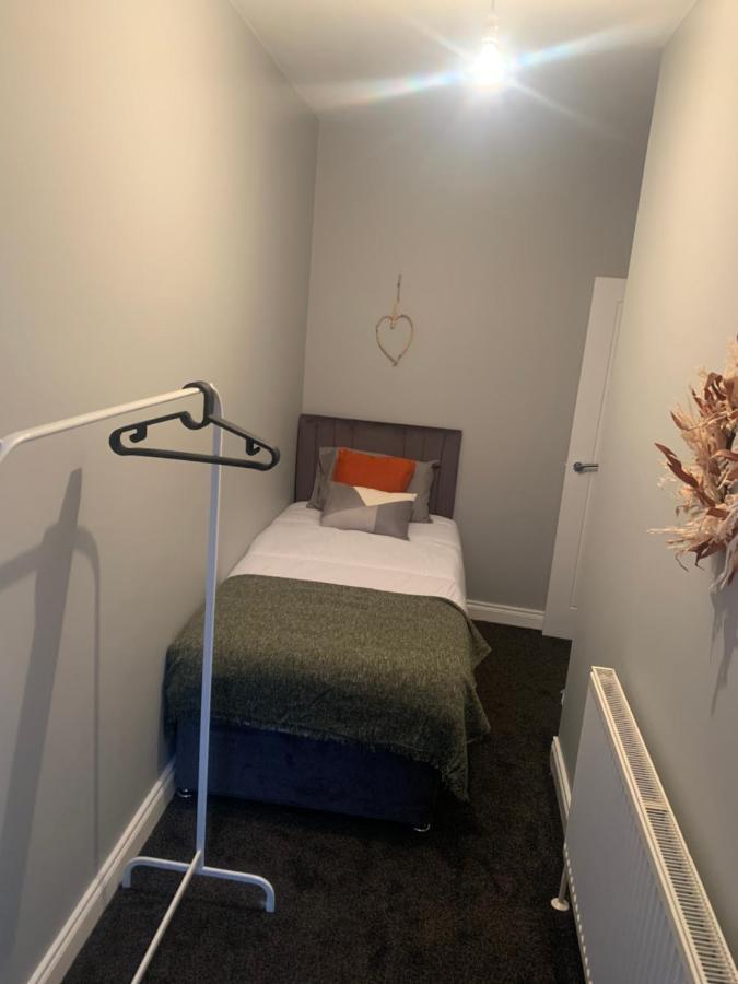 2 Bedroom Cheerful House Close To City Center 贝尔法斯特 外观 照片