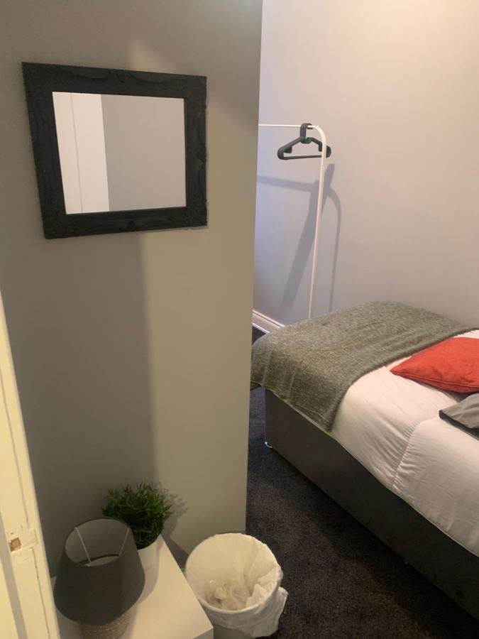 2 Bedroom Cheerful House Close To City Center 贝尔法斯特 外观 照片