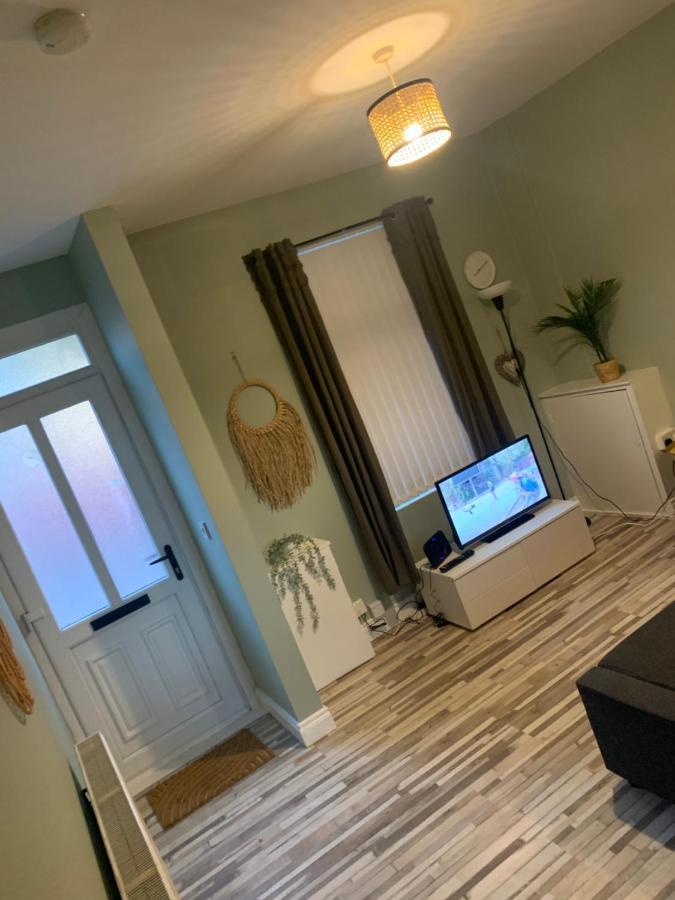 2 Bedroom Cheerful House Close To City Center 贝尔法斯特 外观 照片