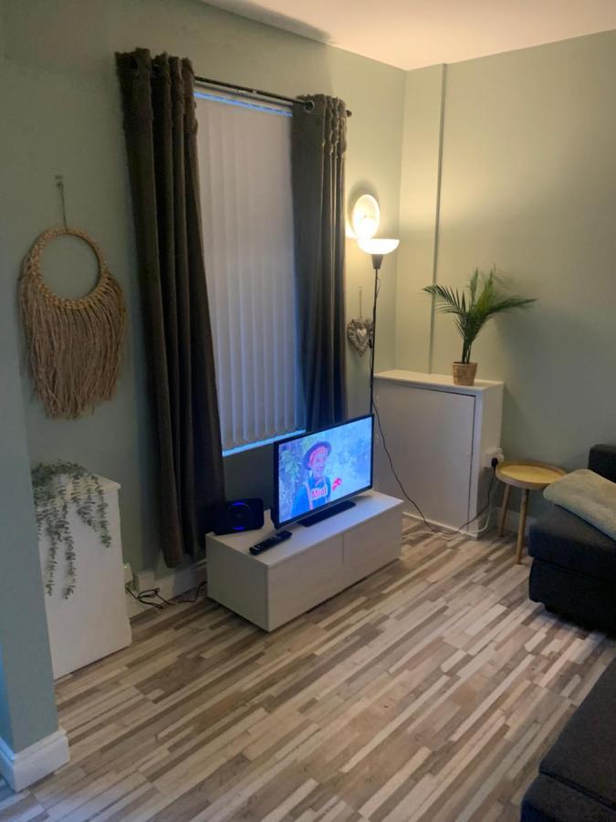 2 Bedroom Cheerful House Close To City Center 贝尔法斯特 外观 照片