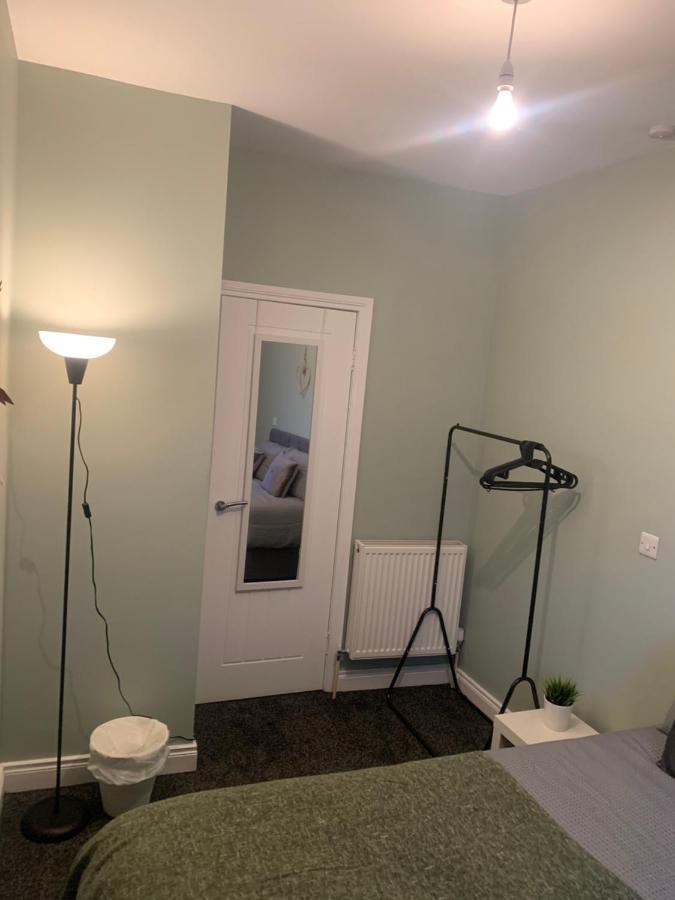 2 Bedroom Cheerful House Close To City Center 贝尔法斯特 外观 照片
