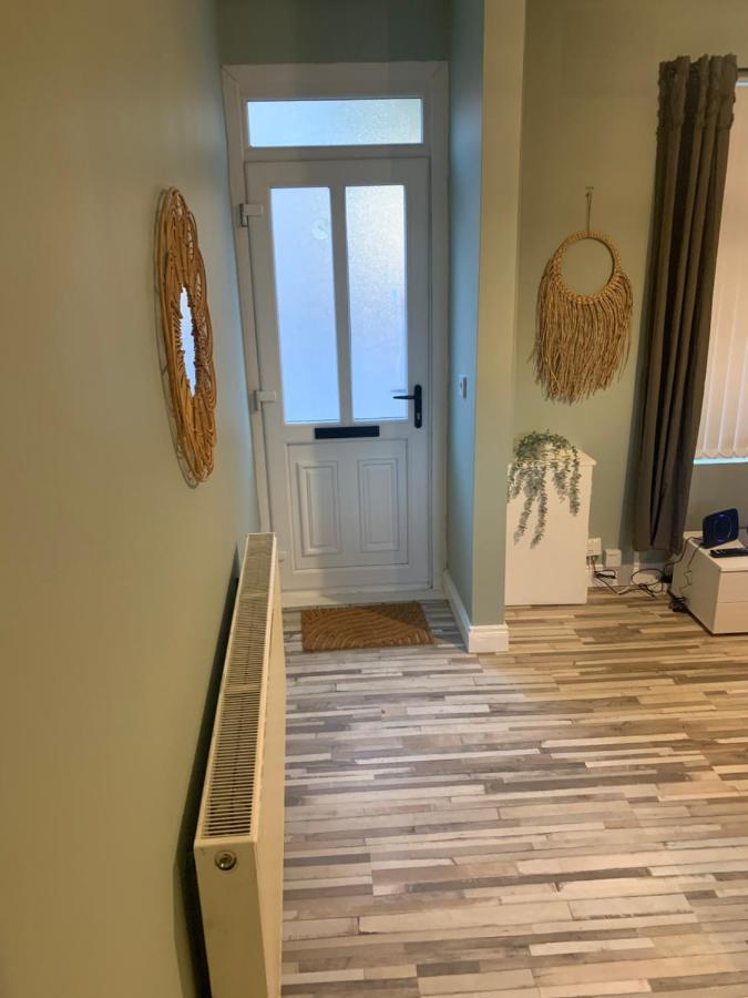 2 Bedroom Cheerful House Close To City Center 贝尔法斯特 外观 照片