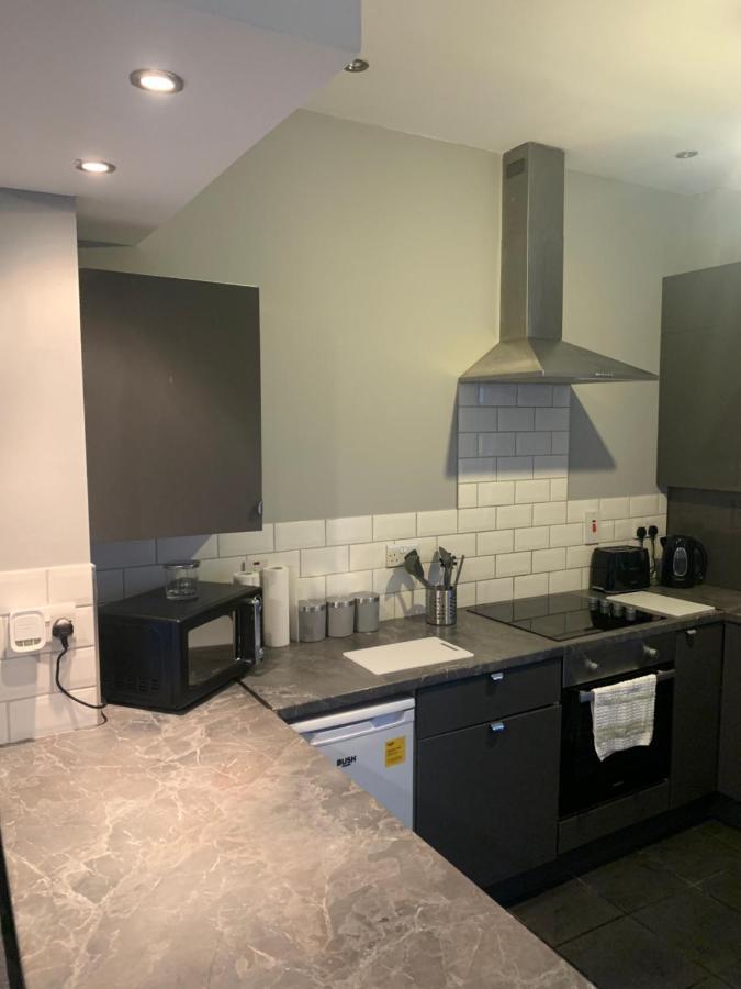 2 Bedroom Cheerful House Close To City Center 贝尔法斯特 外观 照片