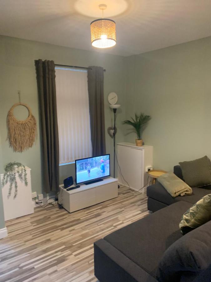 2 Bedroom Cheerful House Close To City Center 贝尔法斯特 外观 照片