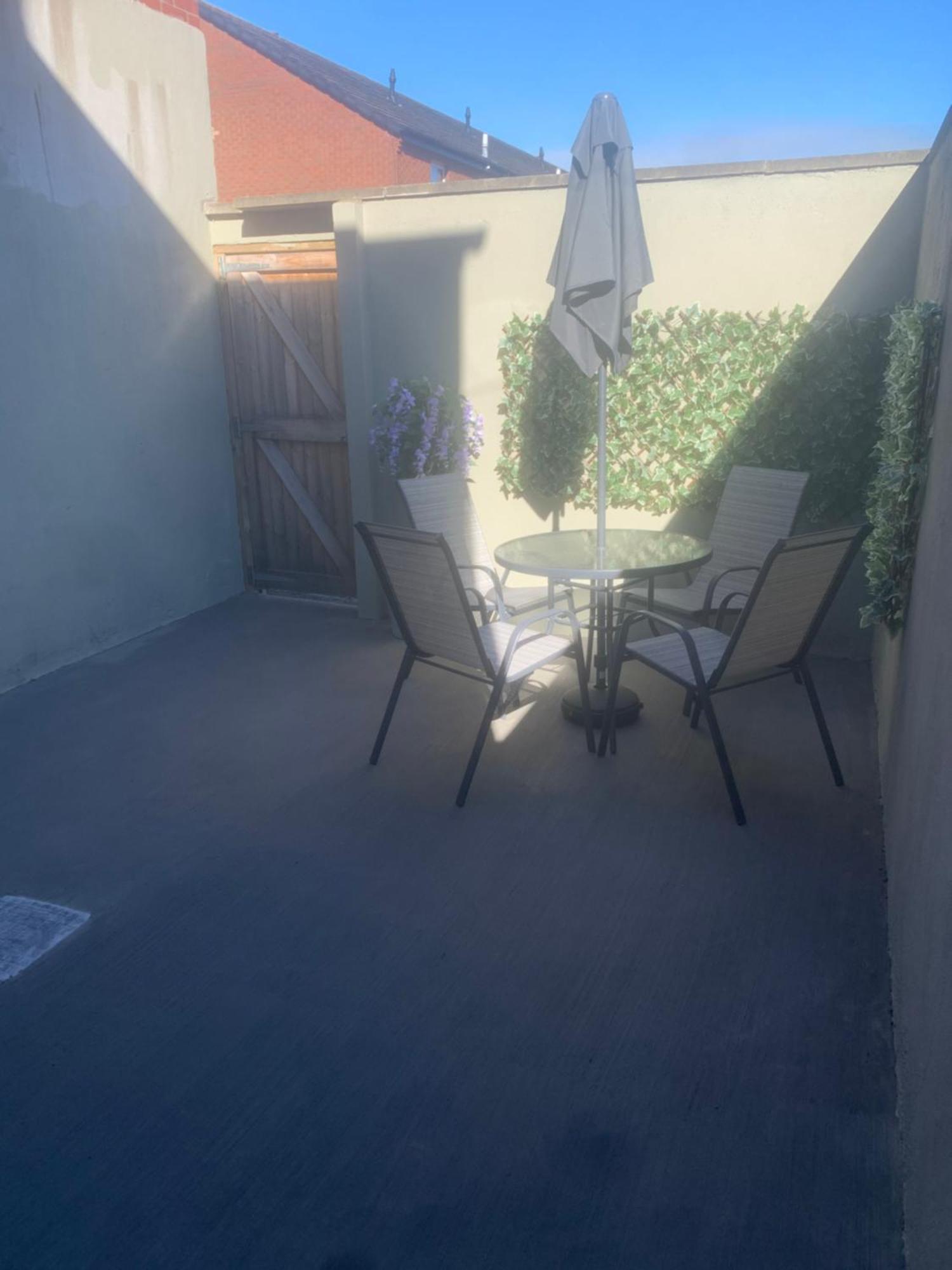 2 Bedroom Cheerful House Close To City Center 贝尔法斯特 外观 照片